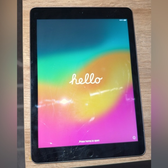 iPad 6th Generation 128GB - Picture 3 of 7